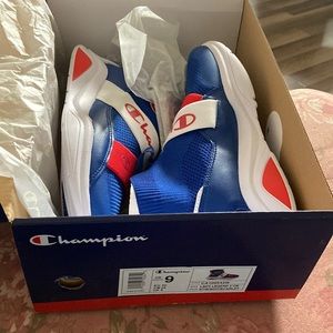 I’m selling a pair of multicolor champions size 9